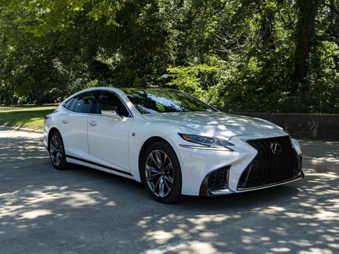 Used 2019 Lexus LS 500 F Sport w/ Accessory Package (Z2) AWD/4WD image 2