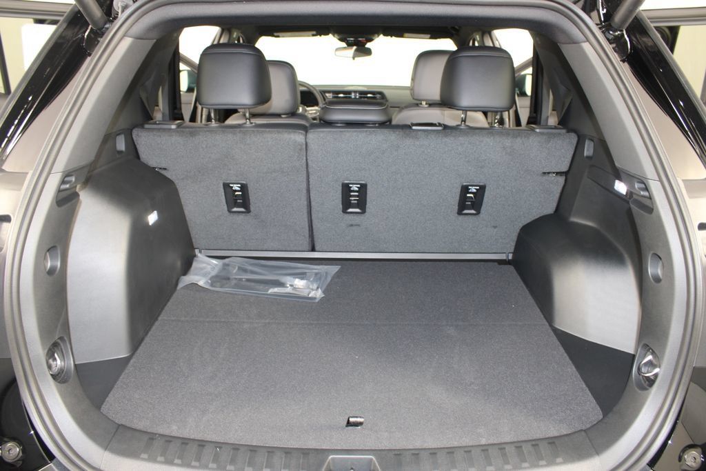 New 2027 GMC Terrain Elevation w/ Elevation Premium Package FWD image 17