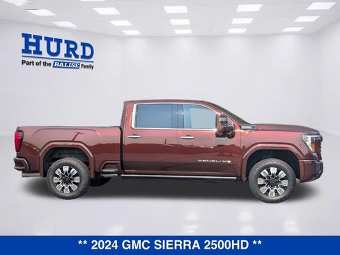 Used 2024 GMC Sierra 2500 Denali Ultimate AWD/4WD image 3