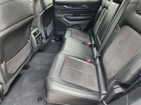 Used 2024 Jeep Grand Cherokee Altitude image 30