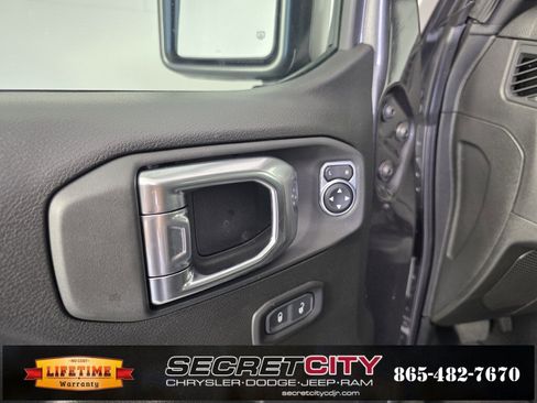 New 2025 Jeep Gladiator Sport image 12