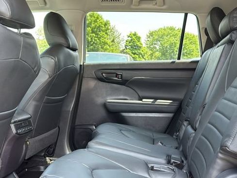 Used 2023 Toyota Highlander L FWD image 20