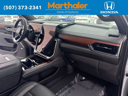 Used 2025 GMC Yukon XL Denali image 21