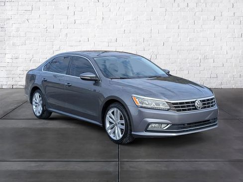 Used 2018 Volkswagen Passat 2.0T SE image 1