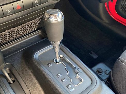 Used 2013 Jeep Wrangler Unlimited Sahara image 27