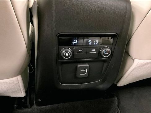 Used 2023 Buick Enclave Essence w/ Experience Buick Package FWD image 33