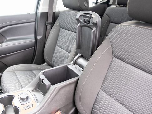 Used 2022 GMC Acadia SLE image 9