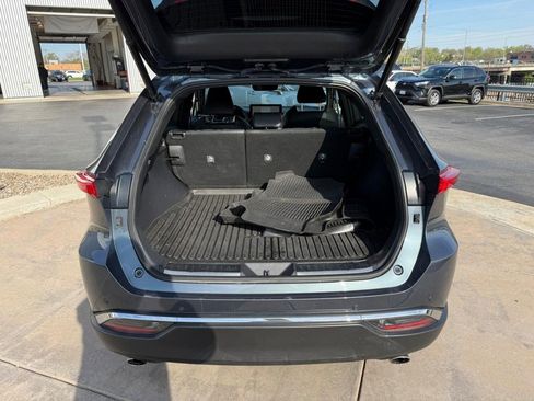 Used 2023 Toyota Venza XLE AWD/4WD image 8