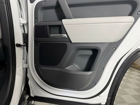 New 2026 Land Rover Defender 110 X-Dynamic SE AWD/4WD image 28