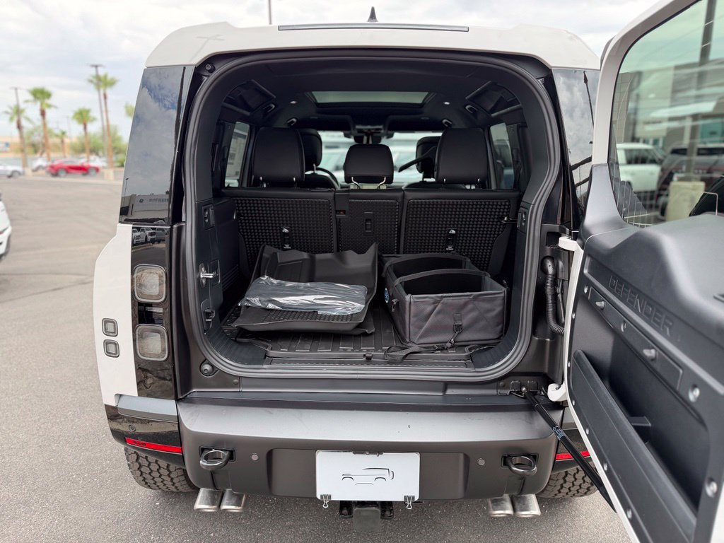 New 2026 Land Rover Defender 110 X-Dynamic SE AWD/4WD image 16