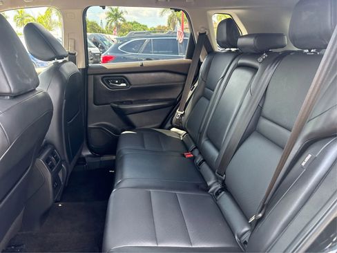 Used 2022 Nissan Rogue SV w/ SV Premium Package FWD image 10