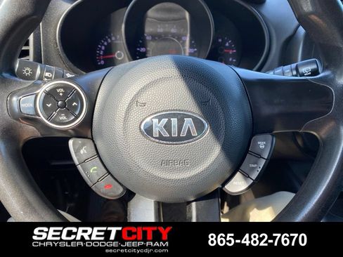 Used 2018 Kia Soul FWD image 17