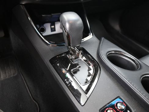 Used 2016 Toyota Avalon XLE image 31