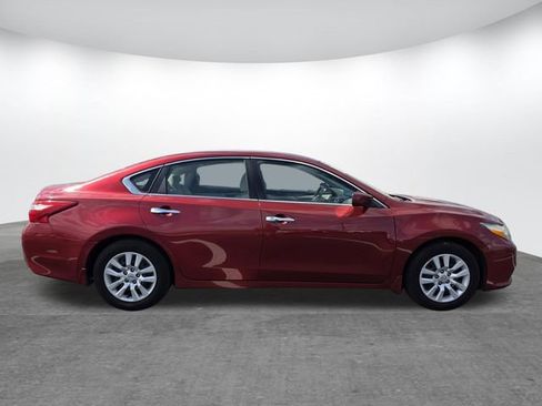 Used 2016 Nissan Altima 2.5 S w/ Interior Lighting Package FWD image 3