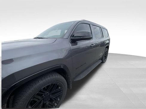 Used 2023 Jeep Wagoneer Series II image 2