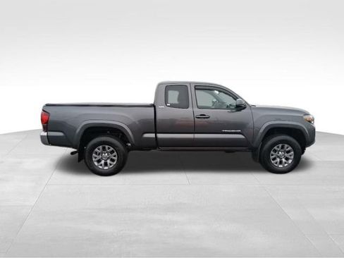 Used 2018 Toyota Tacoma SR5 image 6