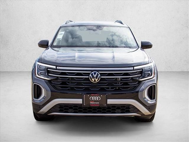 Used 2024 Volkswagen Atlas Peak Edition SEL AWD/4WD image 2