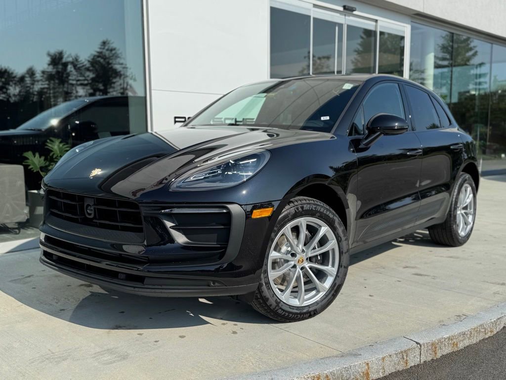 Certified 2025 Porsche Macan AWD/4WD image 1