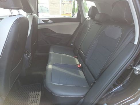 Used 2025 Volkswagen Taos SE image 11