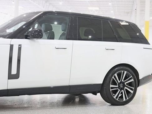 Used 2023 Land Rover Range Rover SE image 4