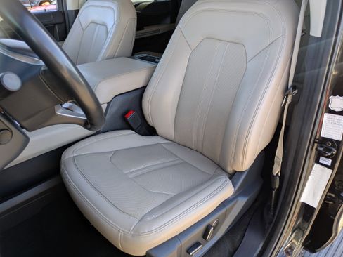 Used 2024 Ford Expedition Max Limited image 19