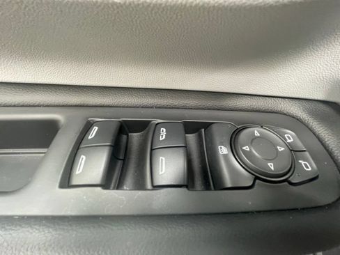 Used 2024 GMC Terrain SLT AWD/4WD image 13