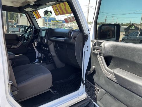 Used 2018 Jeep Wrangler Unlimited Sport AWD/4WD image 25