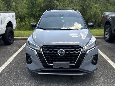 Used 2021 Nissan Kicks SR w/ SR Premium Package FWD image 3