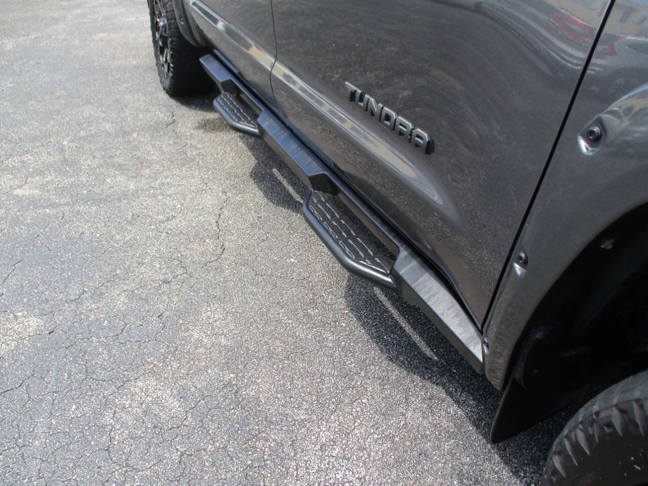 Used 2020 Toyota Tundra SR5 w/ SR5 Upgrade Package AWD/4WD image 33
