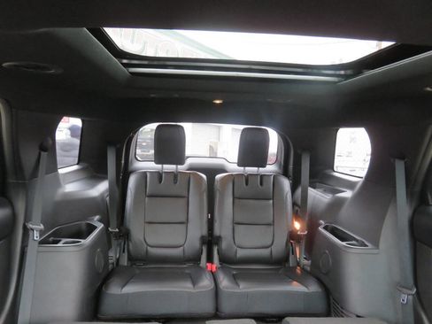 Used 2016 Ford Explorer XLT w/ Equipment Group 202A image 23