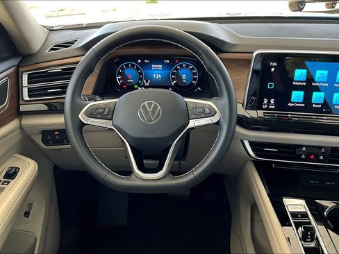 New 2026 Volkswagen Atlas SE w/ Black Wheel Package image 4