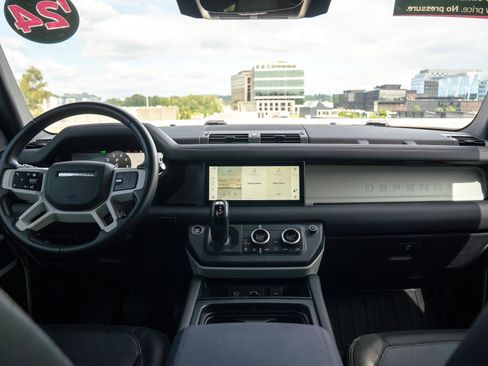 Used 2024 Land Rover Defender 110 X-Dynamic SE AWD/4WD image 19