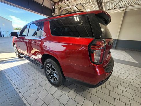 Used 2023 Chevrolet Suburban Z71 w/ Luxury Package AWD/4WD image 4