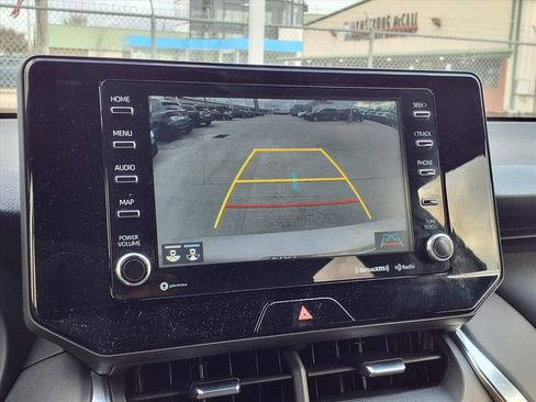 Used 2022 Toyota Venza XLE image 25