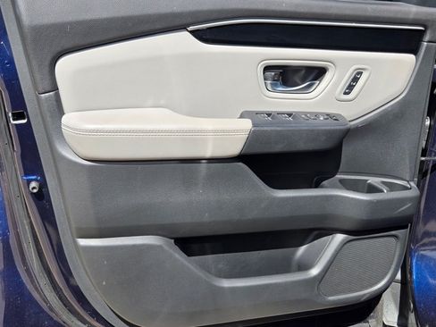 Used 2024 Honda Pilot Touring image 10