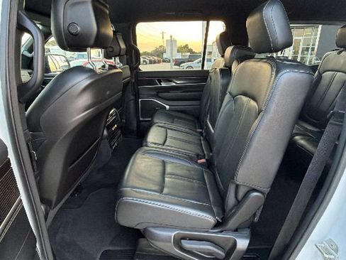 Used 2023 Jeep Wagoneer 4WD image 25