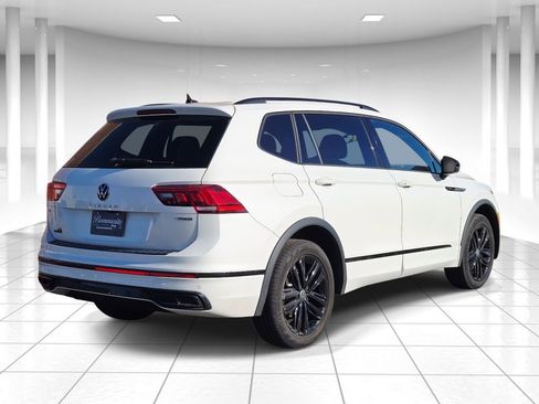Used 2022 Volkswagen Tiguan SE R-Line image 3