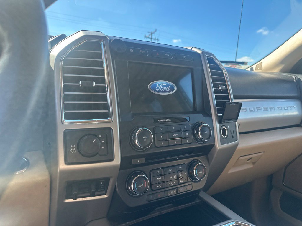 Used 2017 Ford F250 Lariat w/ Lariat Ultimate Package AWD/4WD image 17