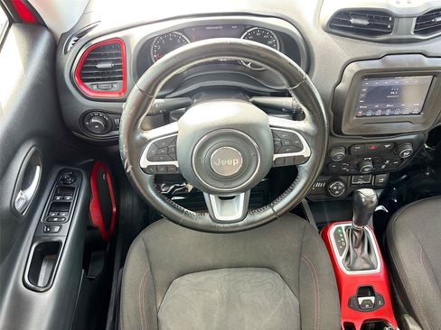 Used 2018 Jeep Renegade Trailhawk AWD/4WD image 22