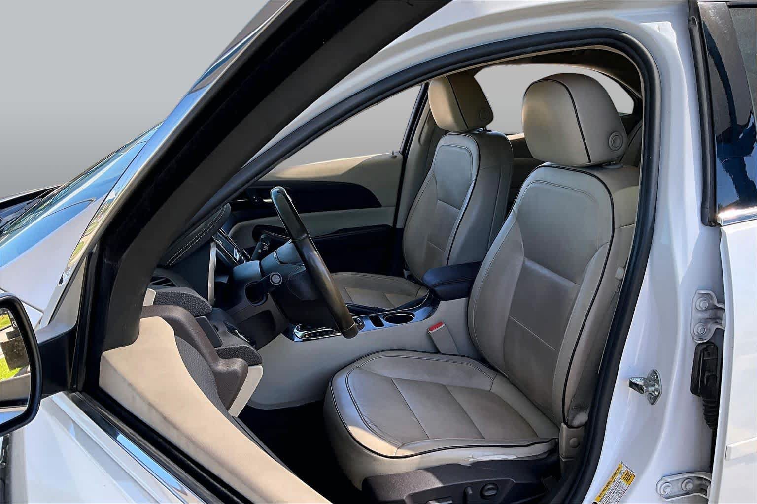 Used 2015 Chevrolet Malibu LT w/ Leather Package FWD image 8