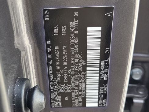 Used 2024 Toyota Highlander XLE FWD image 35