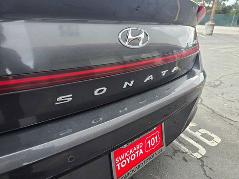 Used 2022 Hyundai Sonata Limited w/ Preferred Accessory Package image 16