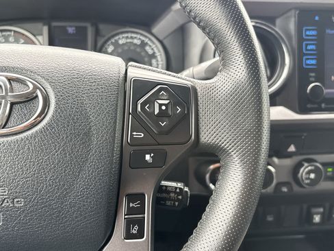 Used 2019 Toyota Tacoma TRD Off-Road AWD/4WD image 15