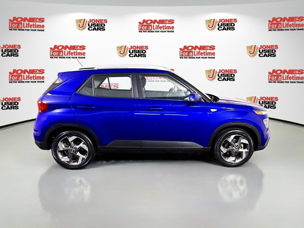 Used 2023 Hyundai Venue SEL FWD image 17
