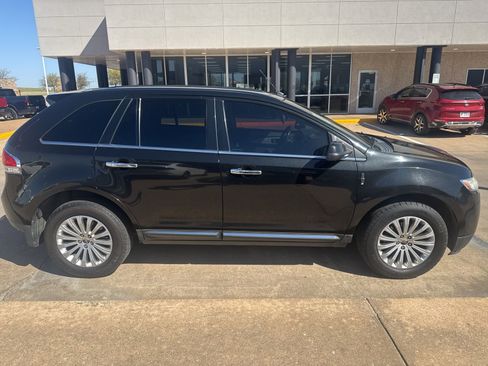 Used 2013 Lincoln MKX Base image 8