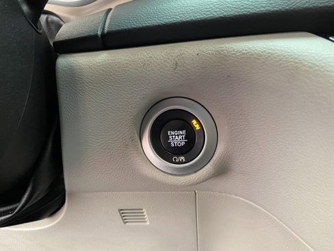 Used 2018 Chrysler Pacifica Touring-L w/ Premium Audio Group image 21