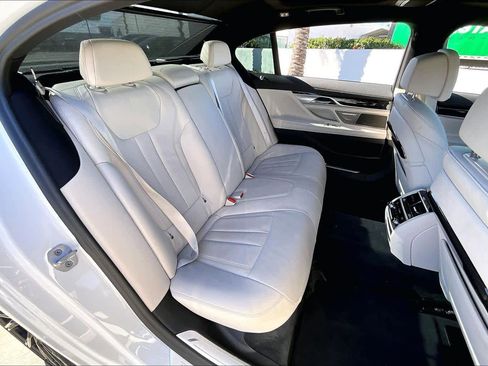 Used 2022 BMW 740i w/ M Sport Package image 20