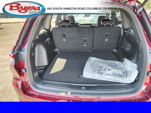 New 2025 Jeep Grand Cherokee Altitude image 31