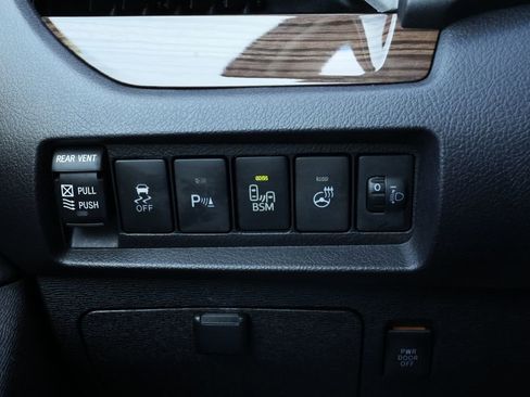 Used 2017 Toyota Sienna AWD image 53