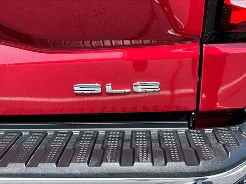 Used 2019 GMC Sierra 1500 SLE w/ SLE Value Package AWD/4WD image 9